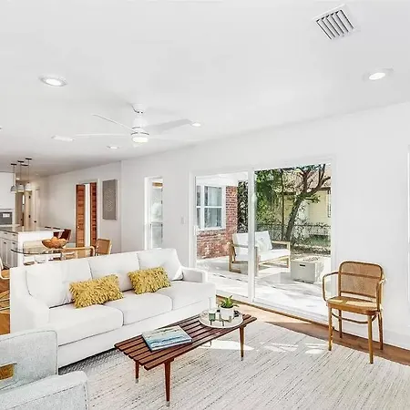Downtown Dream- Relaxing Escape In Downtown Pensacola Villa